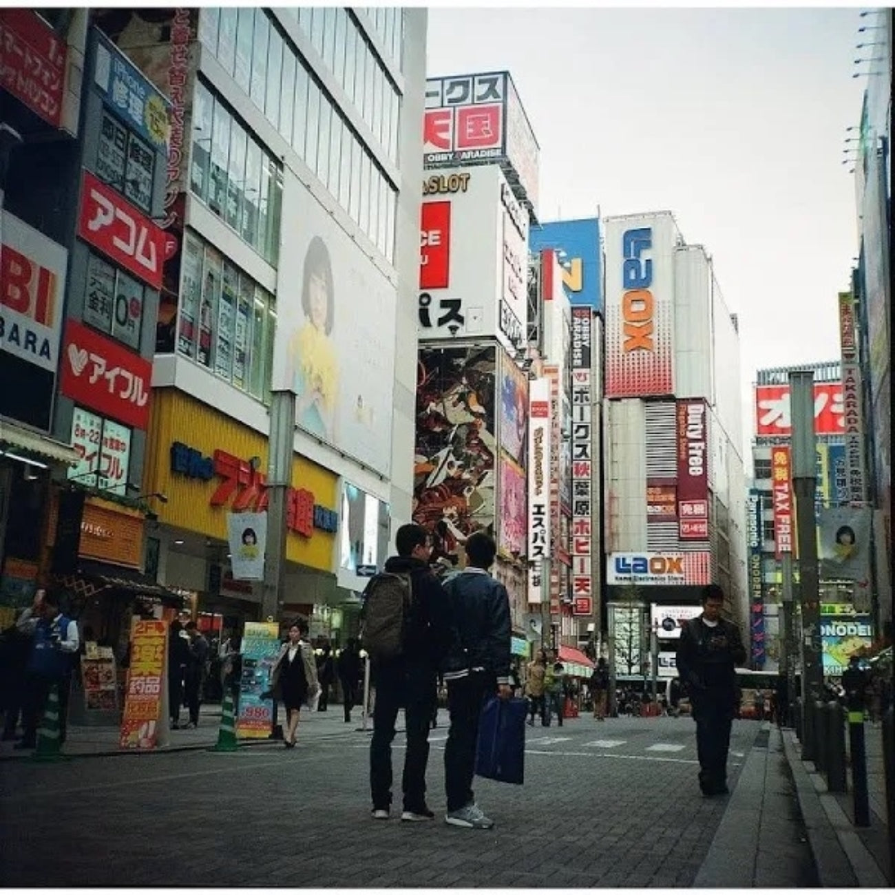 Sample image of buildings taken by the Kodak Portra 800 Film